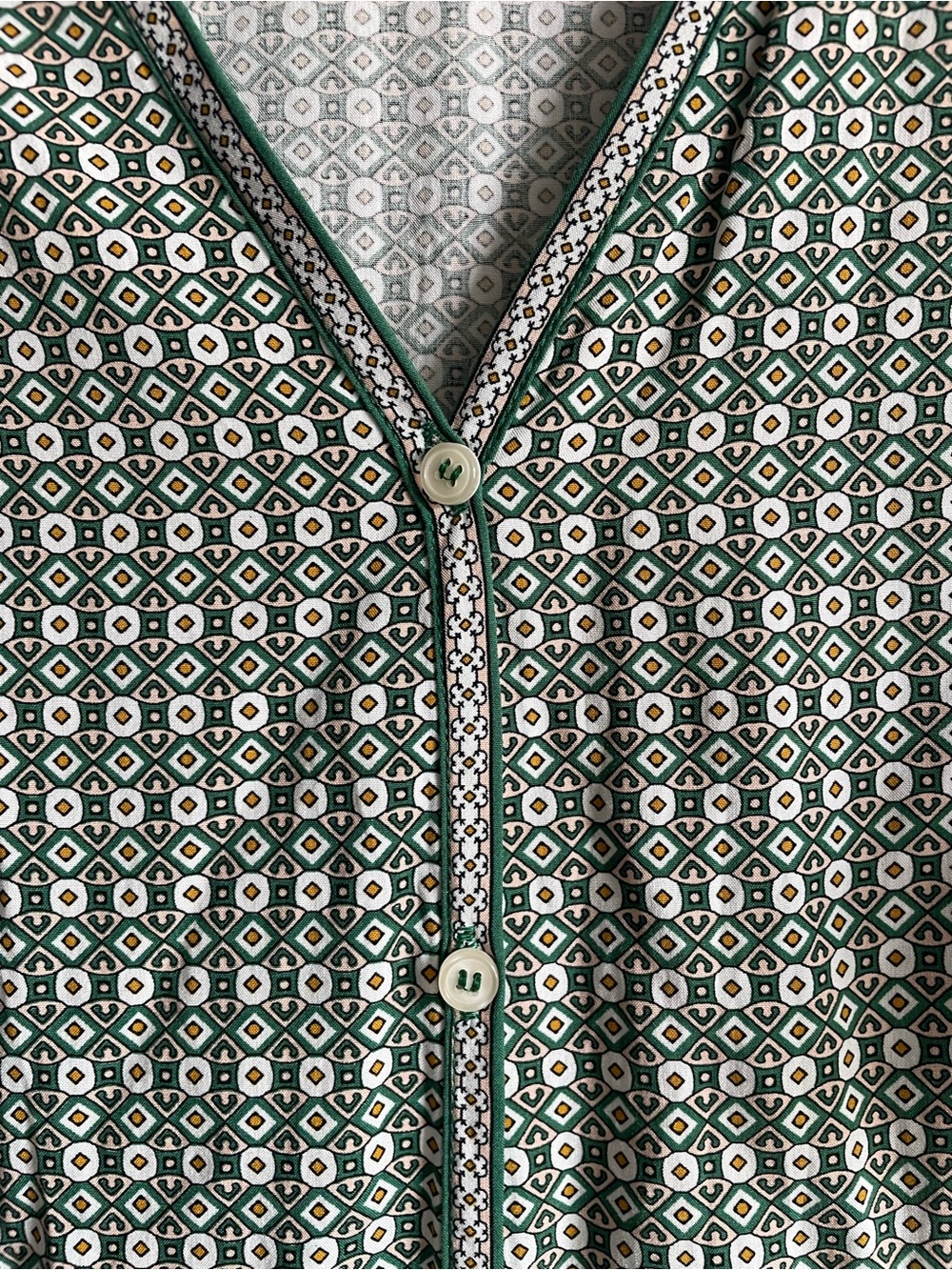 Boho artsy tie front top casual flowy geometric medallion green flutter sleeve - Picture 3 of 9